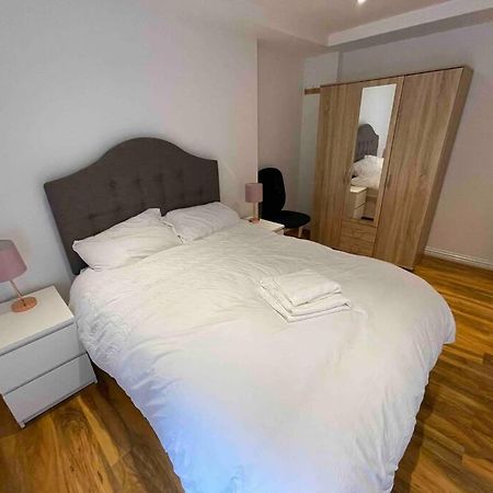 Comfortable 1 Bedroom And Double Sofa Bed Flat London Kültér fotó