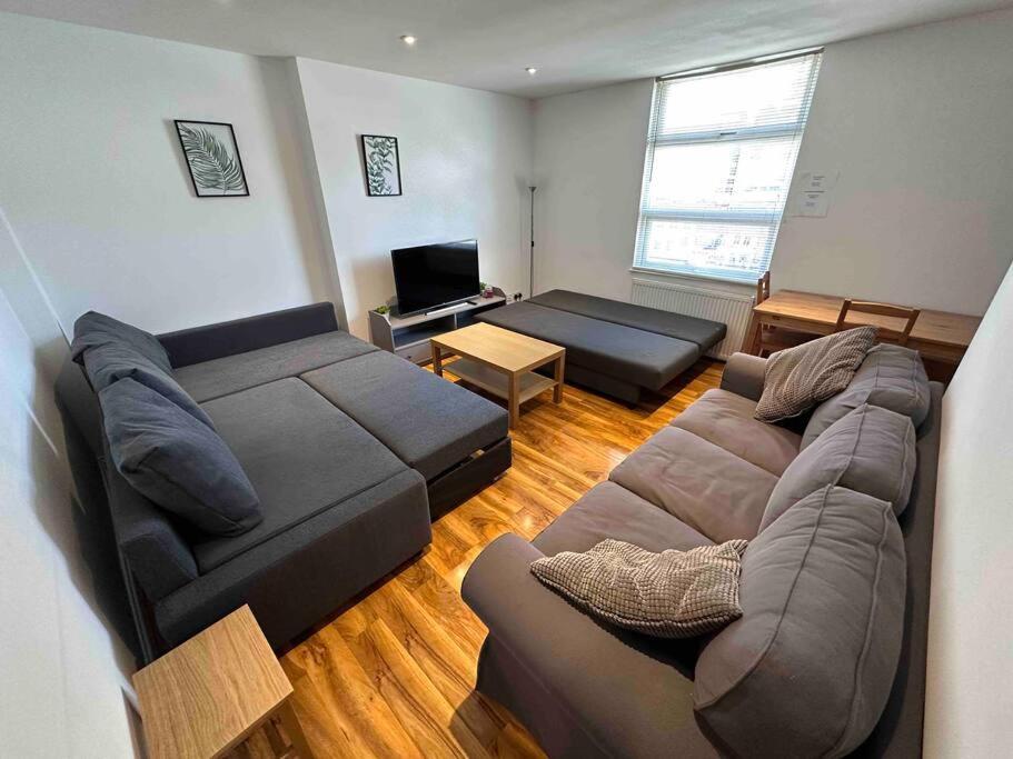 Comfortable 1 Bedroom And Double Sofa Bed Flat London Kültér fotó